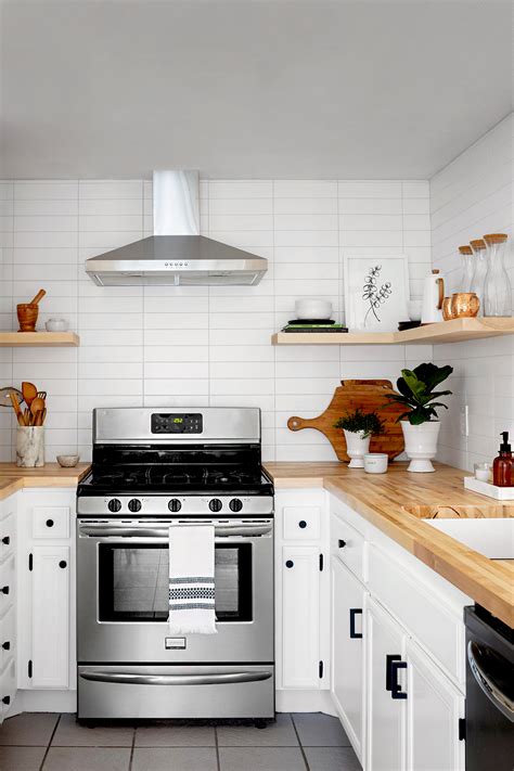 If you've decided to invest in a minor or major kitchen reno, keep these fresh ideas in mind as we kick off the new year. Modern Kitchen Makeovers Before And After / See the before ...