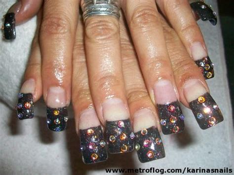 Miles de Diseños de Uñas: Diseños de uñas color negro con piedritas