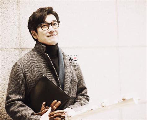 호재야(?) 이번엔 반대로 박신혜배우에게 큰꽃다발 선물한 조승우 스윗해 ㅠㅠㅠㅠ pic.twitter.com/iv7u0nwoz8. 깔끔하고 예쁜 조승우 사복패션 .jpg - 스퀘어 카테고리