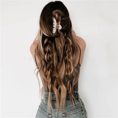 13 Claw Clip Hairstyles Thatll Upgrade Your Everyday Look