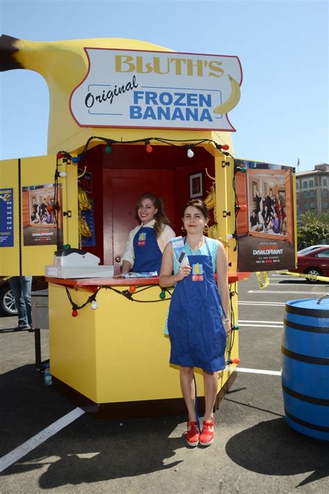 Arrested Development Fans Hang Out At The Banana Stand
