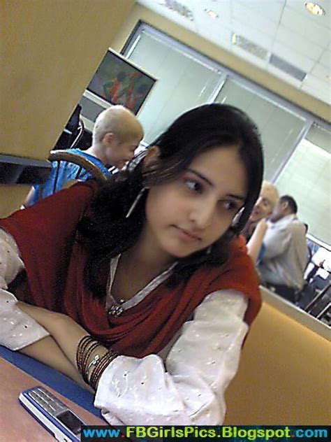 Facebook College Girls Chicks Profile Photo Collection Pack 8 Beautiful And Cute Facebook
