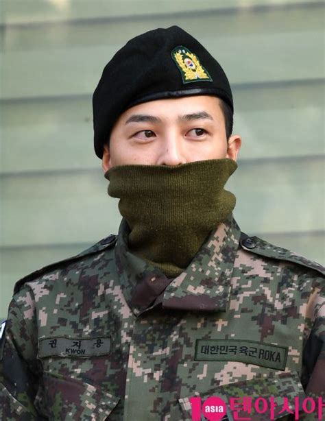 Are there any sg vips who wants this? TEN PHOTO지드래곤 '연예인 마스크는 필수' | 텐아시아