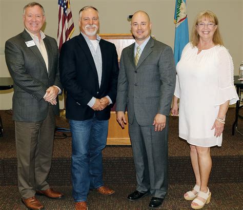 County Commissioner Candidates Quizzed During Er Chamber Forum El