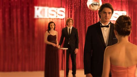 When teenager elle's first kiss leads to a forbidden romance with the hottest boy in high school, she risks her relationship with her best friend. Watch The Kissing Booth (2018) Streaming Online | NETFLIX ...