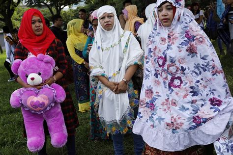 Muslims Around The World Celebrate Eid Al Fitr Holiday As Ramadan Ends