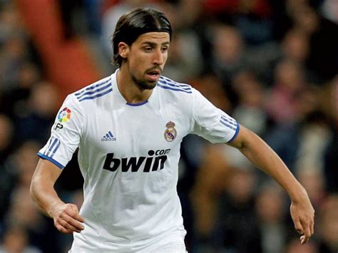 Juga de normalment de volant i el seu actual equip és el real madrid cf. Khedira Real Madrid | Real madrid, Sami khedira, Real ...