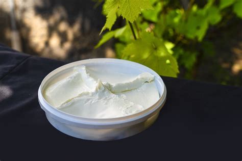 Heavy cream and whipping cream are not the exactly the same; Brands of Heavy Whipping Cream | LEAFtv