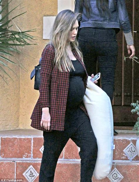 Pregnant Jessica Alba Brings Maternity Pillow To Weho Gym Daily Mail
