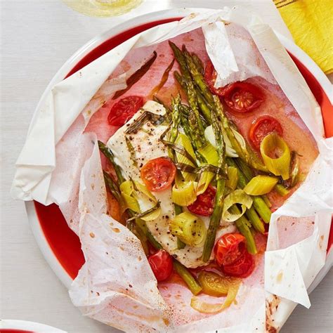 In each episode, rachael teaches viewers how to prepare a meal or variety of dishes in exactly forget taco tuesday and make tacos every night with rachael ray's easiest fish tacos with red rice and black beans. 473 best Rachael Ray 30-Minute Meals images on Pinterest ...