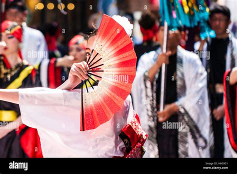 Japanese Fan Dance High Resolution Stock Photography And Images Alamy