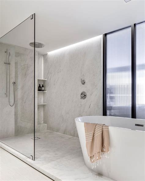 Luxury Walk In Shower With Rain Showerhead Spa Style Bathroom Bathroom Design Tub Shower Combo