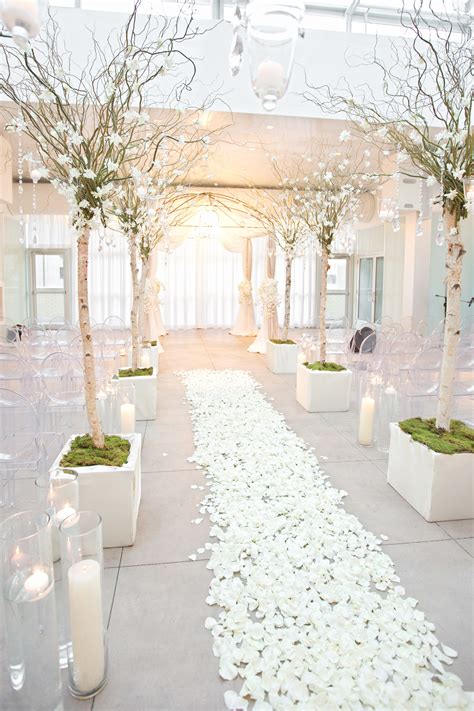 Real wedding photo waldorf astoria las vegas white. Winter White Wedding Inspiration | DFW Events