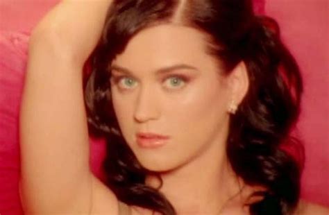 I Kissed A Girl On Sait Enfin Qui Est La Fille Que Katy Perry A
