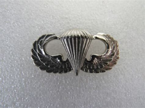 Us Army Airborne Paratrooper Parachutist Qualification Jump Wings