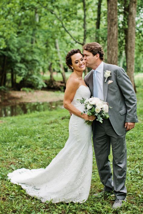 A Tennessee Wedding At The Couples Log Cabin Home Martha Stewart