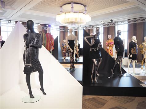 Gianni Versace Retrospective Just Take A Look Fashion And Lifestyle In