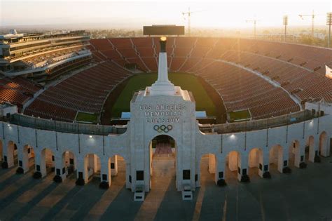 Los Angeles Memorial Coliseum The Story Of An La Icon Discover Los