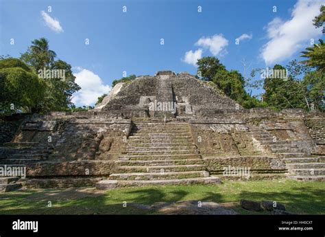High Temple Lamanai Mayan Ruins Belize Stock Photo Alamy