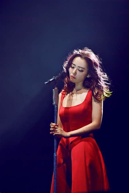 Singer Zhang Liangying To Debut English Album 1