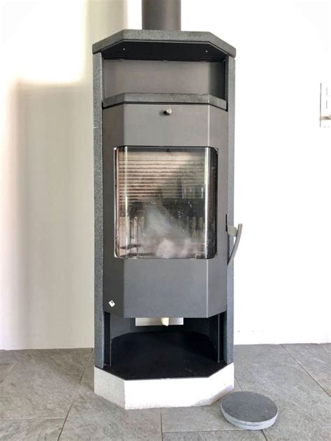 Er besteht aus einer hitzebeständigen glaskeramiktür, einer geschlossenen brennkammer und einem korpus, der aus. Ofen Kamin Cheminée Schwedenofen ab 1.- kaufen auf Ricardo