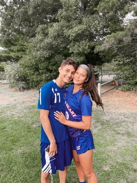 𝐈𝐍𝐒𝐓𝐀 𝐩𝐚𝐢𝐠𝐞𝐡𝐞𝐧𝐳𝐞 Cute Soccer Couples Soccer Couples Soccer Relationships