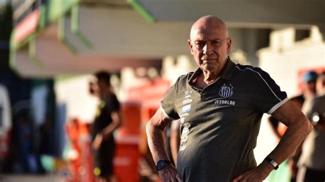 Ferreira was the assistant manager for the portuguese national team in the 1990s. 20 anos após acidente que mudou sua vida, Osmar Santos ...