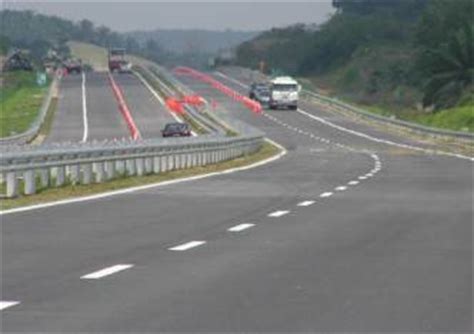 Ada beberapa hal yang harus diperhatikan dalam. Sebahagian jalanditutup untuk kerja-kerja penurapan semula ...