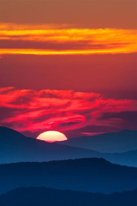 Fiery Sunset Over The Smoky Mountains Smoky Mountains Beautiful