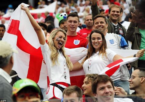 Come On England Fans Cheer For Their Team In The Arena Corinthians In