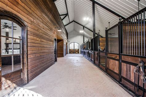 Custom Barns Luxury Horse Arenas Dream Barn Stables Horse Barns