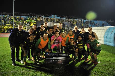 El encuentro en varela significó un antes y un después en el fútbol sudamericano, luego de que las encargadas de impartir justicia hayan sido solo mujeres. Defensa y Justicia eliminó a Gimnasia por penales | Nexofin