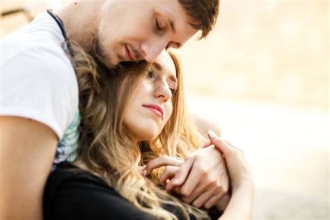 Different Types Of Hugs Reveal What Your Relationship Is Really Like