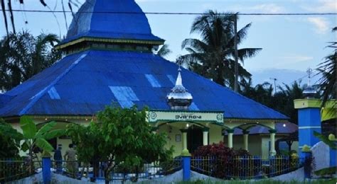 Pertama adalah uu no.22/1999 tentang pemerintahan daerah dan uu dalam perjalanannya sesuai dengan kebutuhan demokrasi dan pembangunan daerah, uu no.22/1999 dan uu no.25/1999 telah dinilai baik dari segi. KOMPLEKS MESJID PADANG GENTING - BAPPEDA KABUPATEN BATUBARA