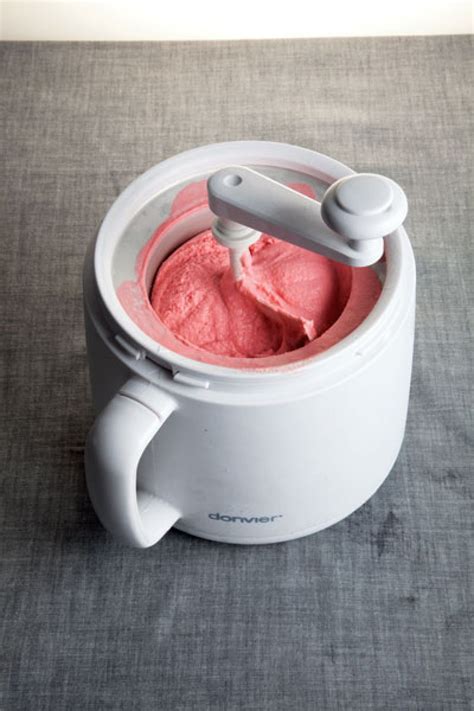 Perfect for your cuisinart, rival or kitchenaid ice cream maker. 6 Low-Tech Ways to Make Ice Cream | Ice cream maker ...