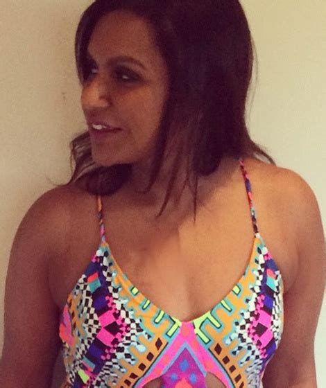 Mindy Kaling Shows Off Her Killer Curves In Sexy One Piece Swimsuit