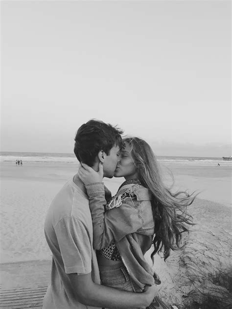 Teen Couple Kissing On The Beach Ig Milyschech Teen Couples Teenage Couples Teen Couple