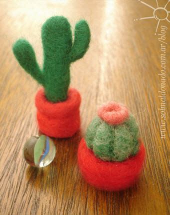 The cactus needle is an item that is crucial to the player starting on a sand island. How to make a needle felted Cactus, tutorial - Felting