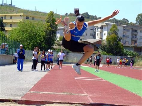 Rincorsa, presentazione, elevazione, valicamento e ricaduta. Montevarchi: 8 mila euro per la nuova pedana del salto in ...