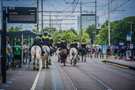 Dit twitter account wordt binnenkort opgeheven. Celstraffen en werkstraffen voor relschoppers tijdens ...