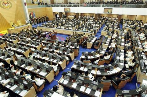 The bicameral parliament consists of the dewan rakyat (house of representatives) and the dewan negara (senate). Yesterday's vote of no confidence against Mahathir ...