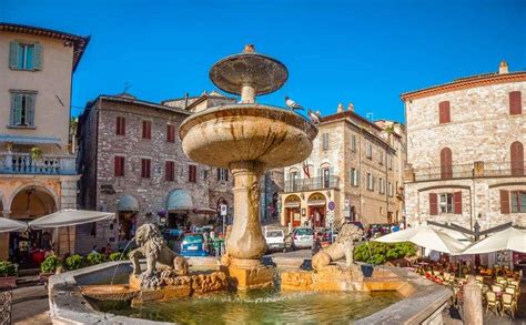 The basilica superiore, which was built immediately after the lower church. Assisi Tour | St. Francis of Assisi, Umbria, Italy ...