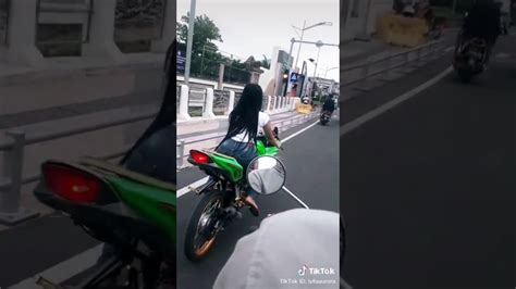 Cewek cantik naik ninja rr vs klx modifikasi indonesia konten lagu. Cewek Naik Ninja / Drag Bike Cewek Sexy Naik Ninja ...