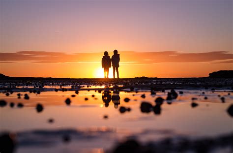 Silhouette Of Couple During Sunset Hd Wallpaper Wallpaper Flare