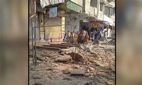 کراچی محمود آباد نالے میں گیس بھر جانے کے باعث دھماکا، 3 افراد زخمی Pakistan Dawnnews