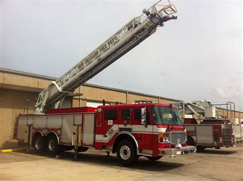 New Orleans Fd Fire Trucks Fire Dept Fire Apparatus