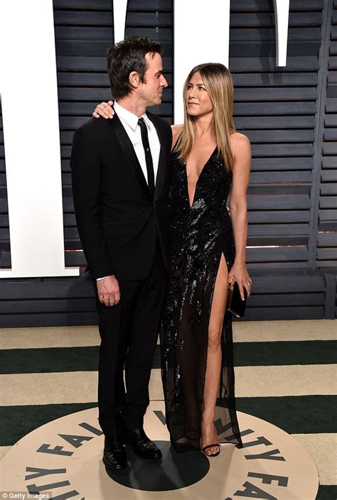Jennifer Aniston And Justin Thderoux Attend Oscars Bash Daily Mail Online