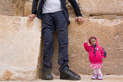Photos Of The Worlds Tallest Man With The Worlds Shortest Woman