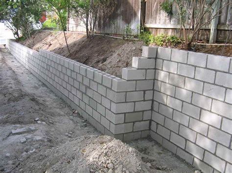 Cinder Block Retaining Wall Design Foundation | WHomeStudio.com