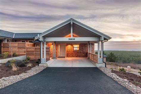 This boutique ocean view hotel is steps away from the beach, and walking. Pacific City Lodging - Tillamook Coast